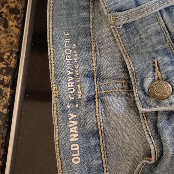 Old Navy Size 4 Short Jeans - Picture 3 of 4